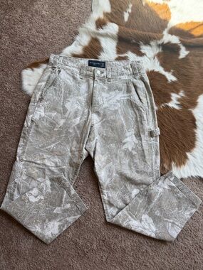 Abercrombie & Fitch Loose Workwear Pant in Olive Camo 31x30